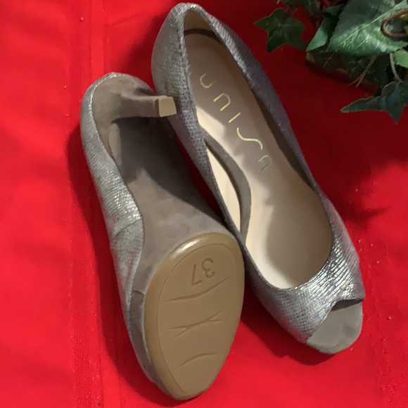 Unisa open Toe shoes with heels- Brand New - Picture 4 of 7
